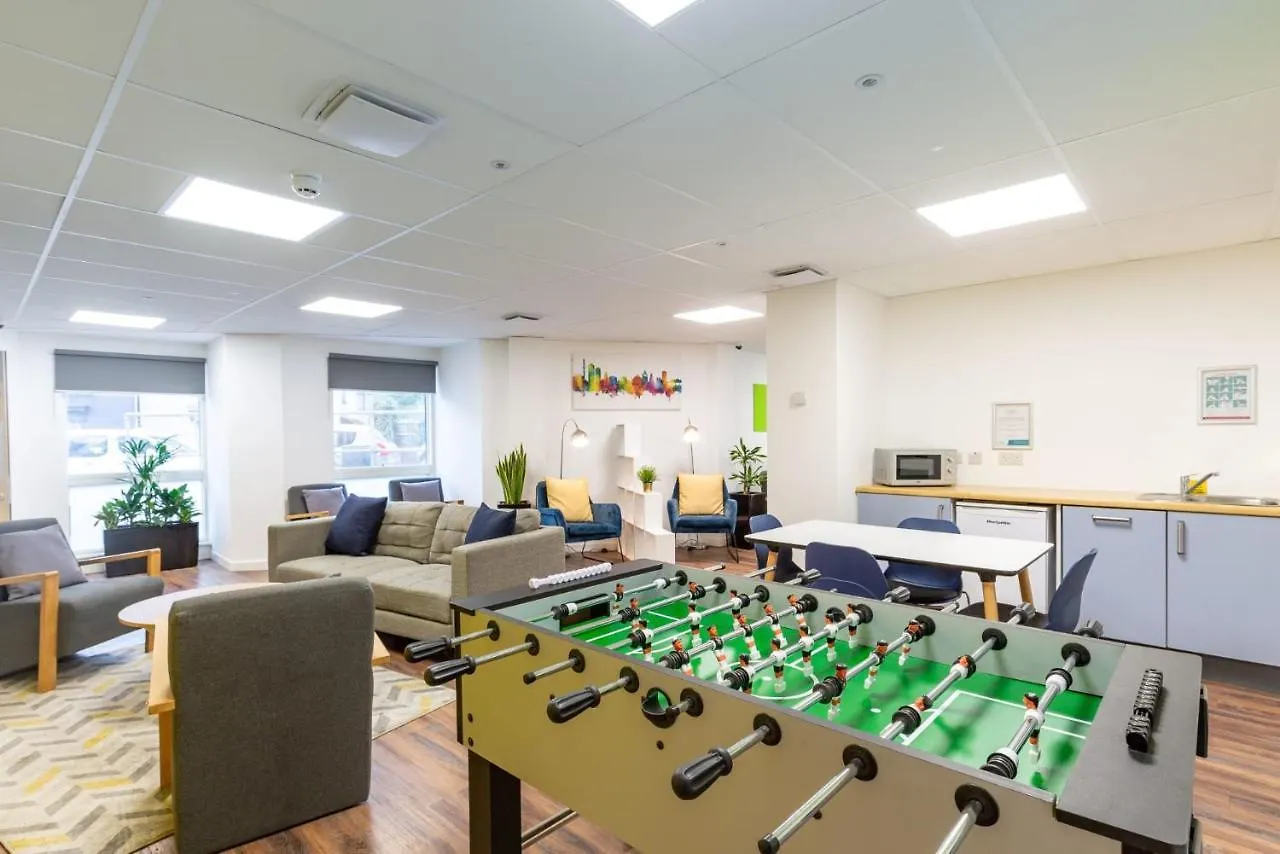 דירה Ensuite Bedrooms With Shared Kitchen At Hollingbury House In ברייטון